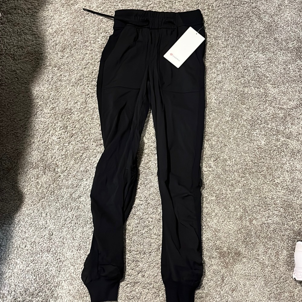Lulu lemon behind the studio jogger size 0